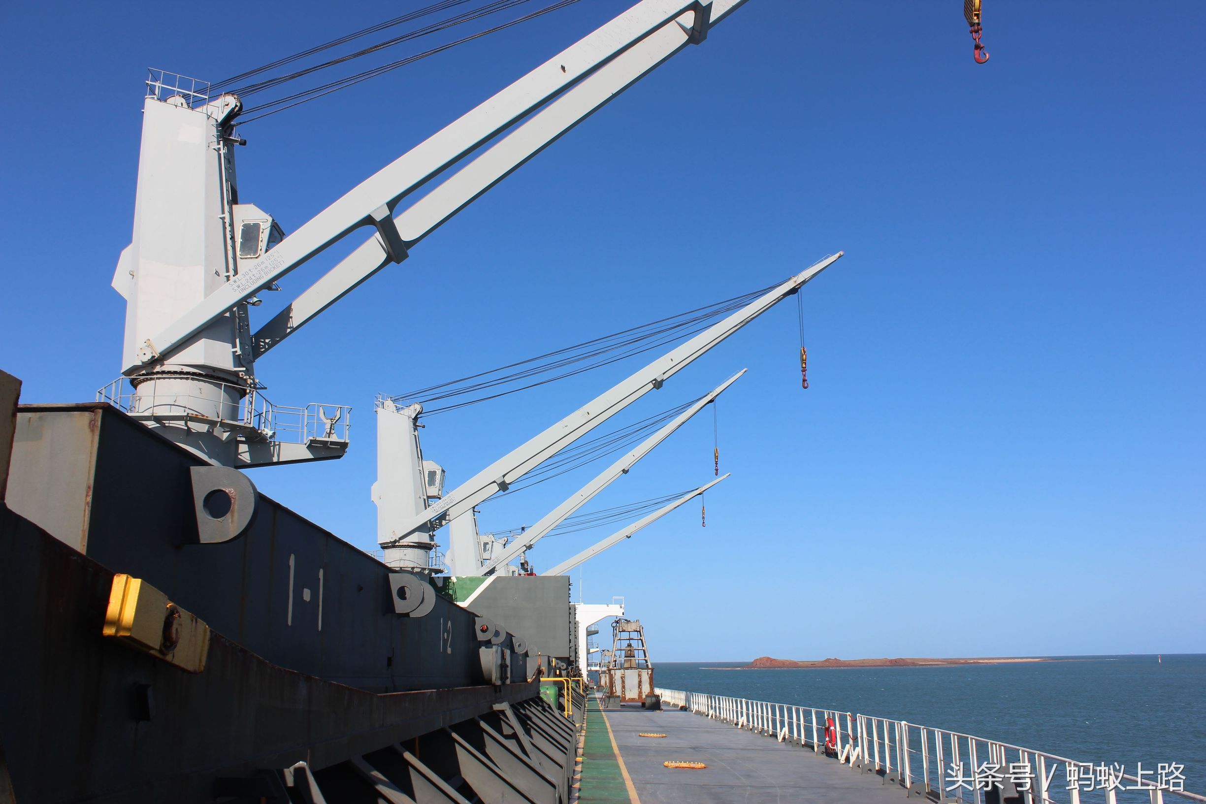 澳大利亚丹皮尔盐场,澳大利亚丹皮尔盐业运盐汽车