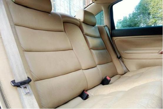 小伙花三十万买豪华大巴,小伙花3万买了辆摩托车