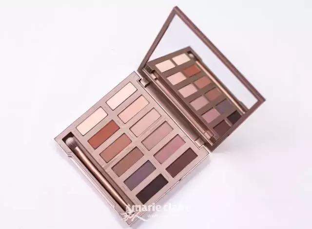 就用30块钱狂收当季爆款彩妆,“带货”女王们的梳妆台超魔性!