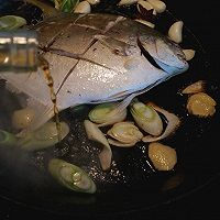 红烧鲳鱼用黄豆酱做法,红烧鲳鱼豆腐家常做法