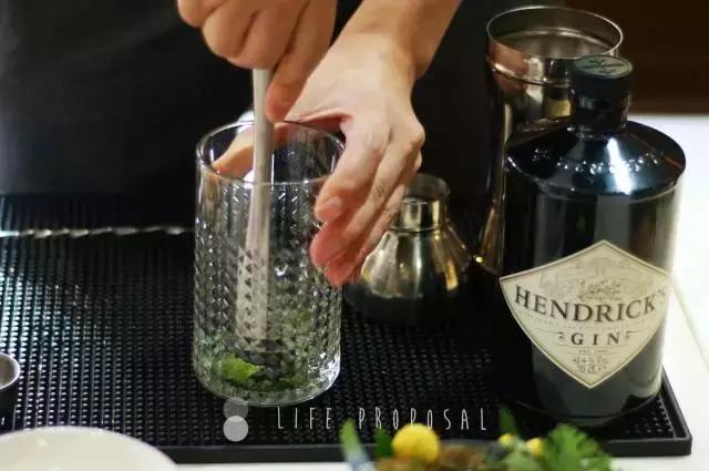 「微微8醺」vol.6｜是金酒代表了人，还是人喝出了金酒的优雅？