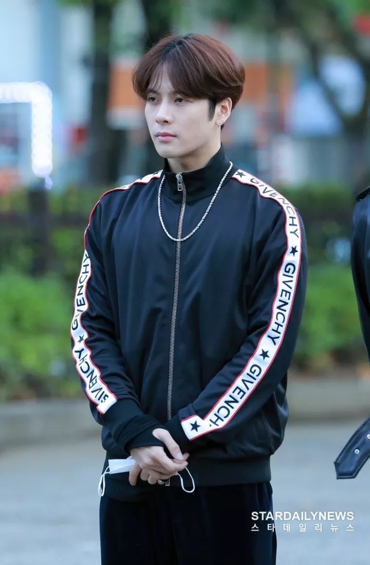 允儿穿搭,允儿短发冬季私服穿搭