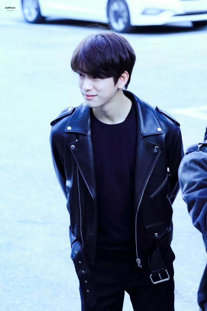 允儿穿搭,允儿短发冬季私服穿搭