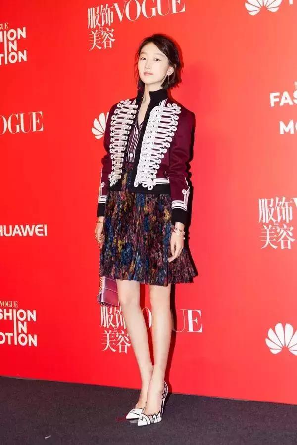 周冬雨burberry最新照片,burberry全球形象大使