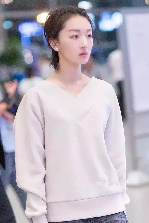 周冬雨burberry最新照片,burberry全球形象大使