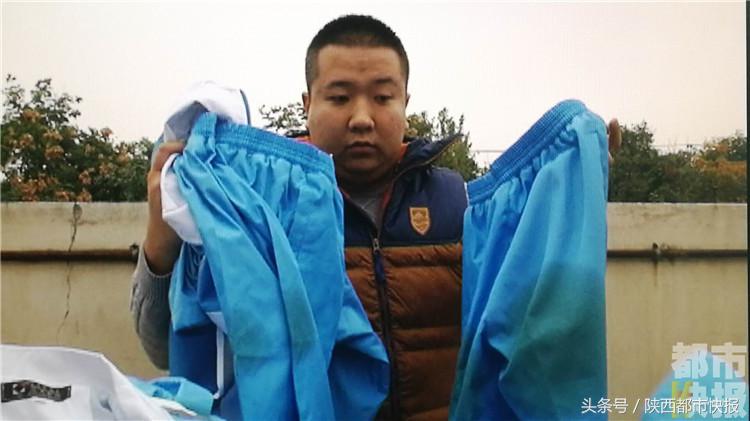 新校服快递到西安满是油渍火锅味