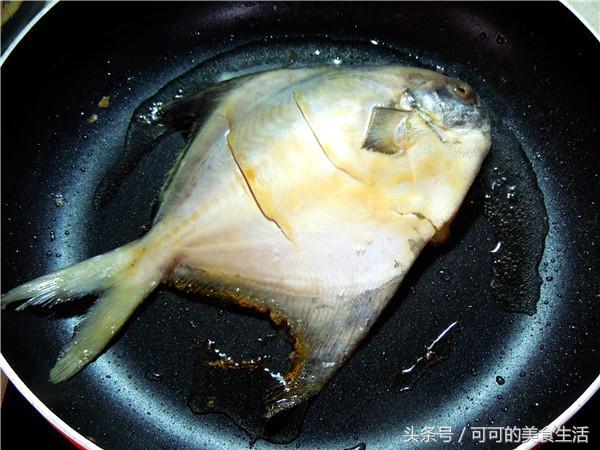 宁波雪菜烧鲳鱼做法,干烧鲳鱼最正宗的做法