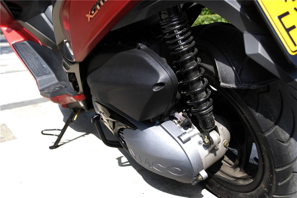 光阳400赛艇纪念版和普通版区别,光阳赛艇400对比宝马c400x