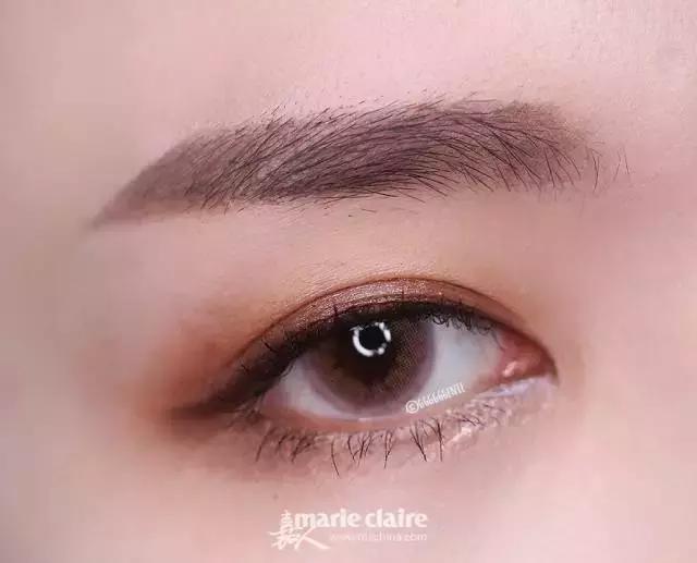 就用30块钱狂收当季爆款彩妆,“带货”女王们的梳妆台超魔性!