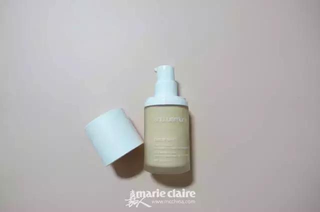 就用30块钱狂收当季爆款彩妆,“带货”女王们的梳妆台超魔性!