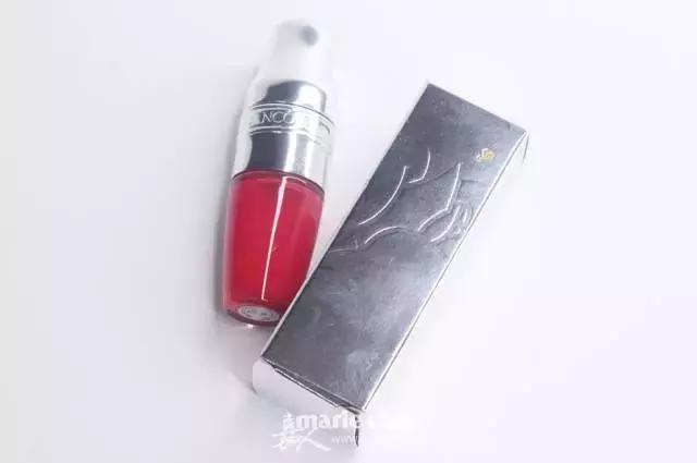 就用30块钱狂收当季爆款彩妆,“带货”女王们的梳妆台超魔性!