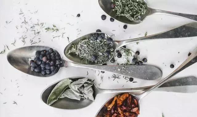 「微微8醺」vol.6｜是金酒代表了人，还是人喝出了金酒的优雅？