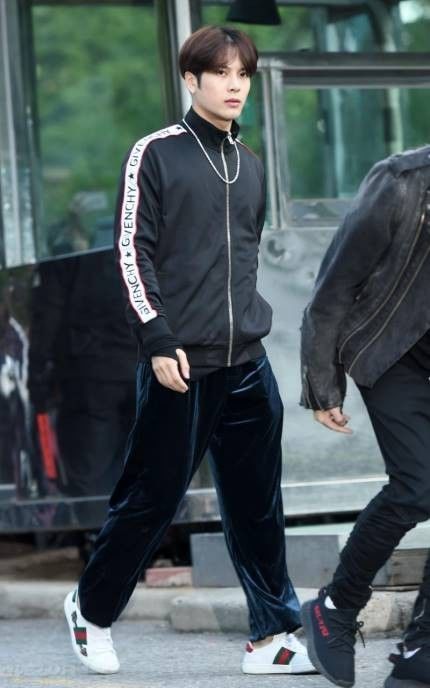 允儿穿搭,允儿短发冬季私服穿搭