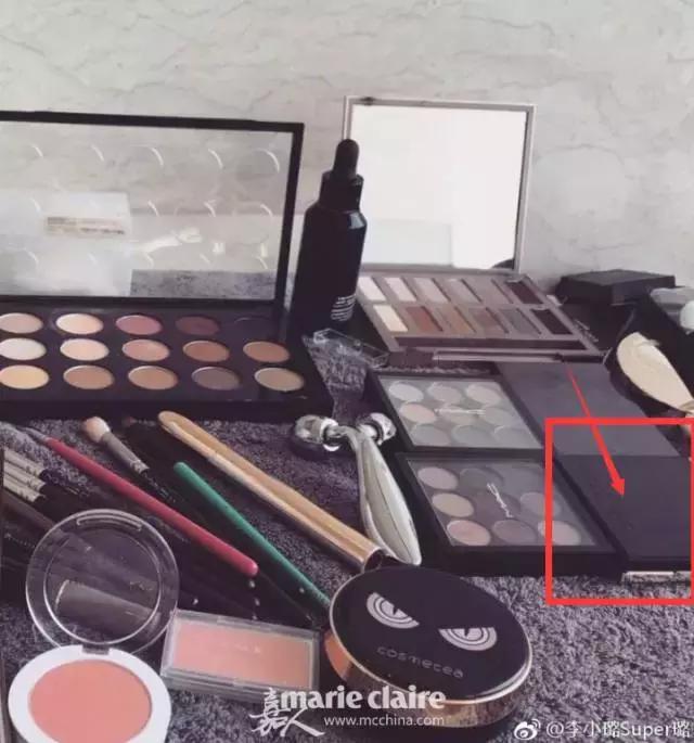 就用30块钱狂收当季爆款彩妆,“带货”女王们的梳妆台超魔性!
