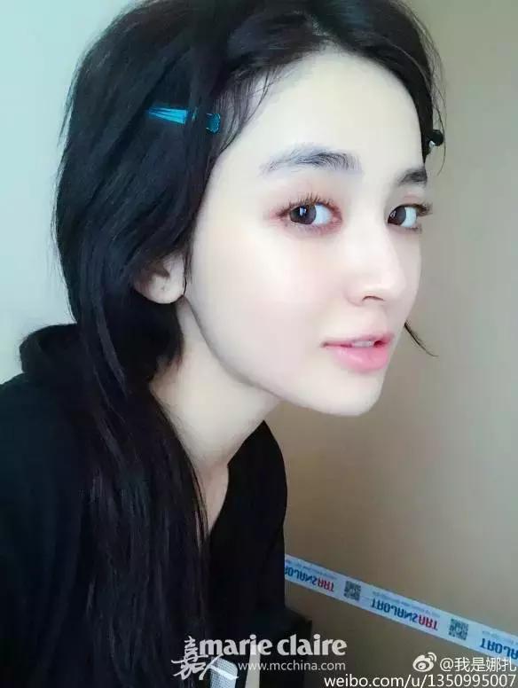 就用30块钱狂收当季爆款彩妆,“带货”女王们的梳妆台超魔性!