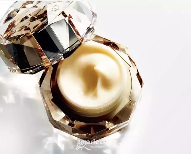 就用30块钱狂收当季爆款彩妆,“带货”女王们的梳妆台超魔性!