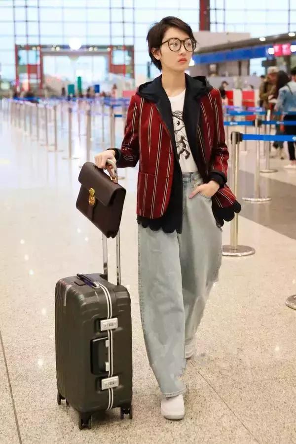 周冬雨burberry最新照片,burberry全球形象大使