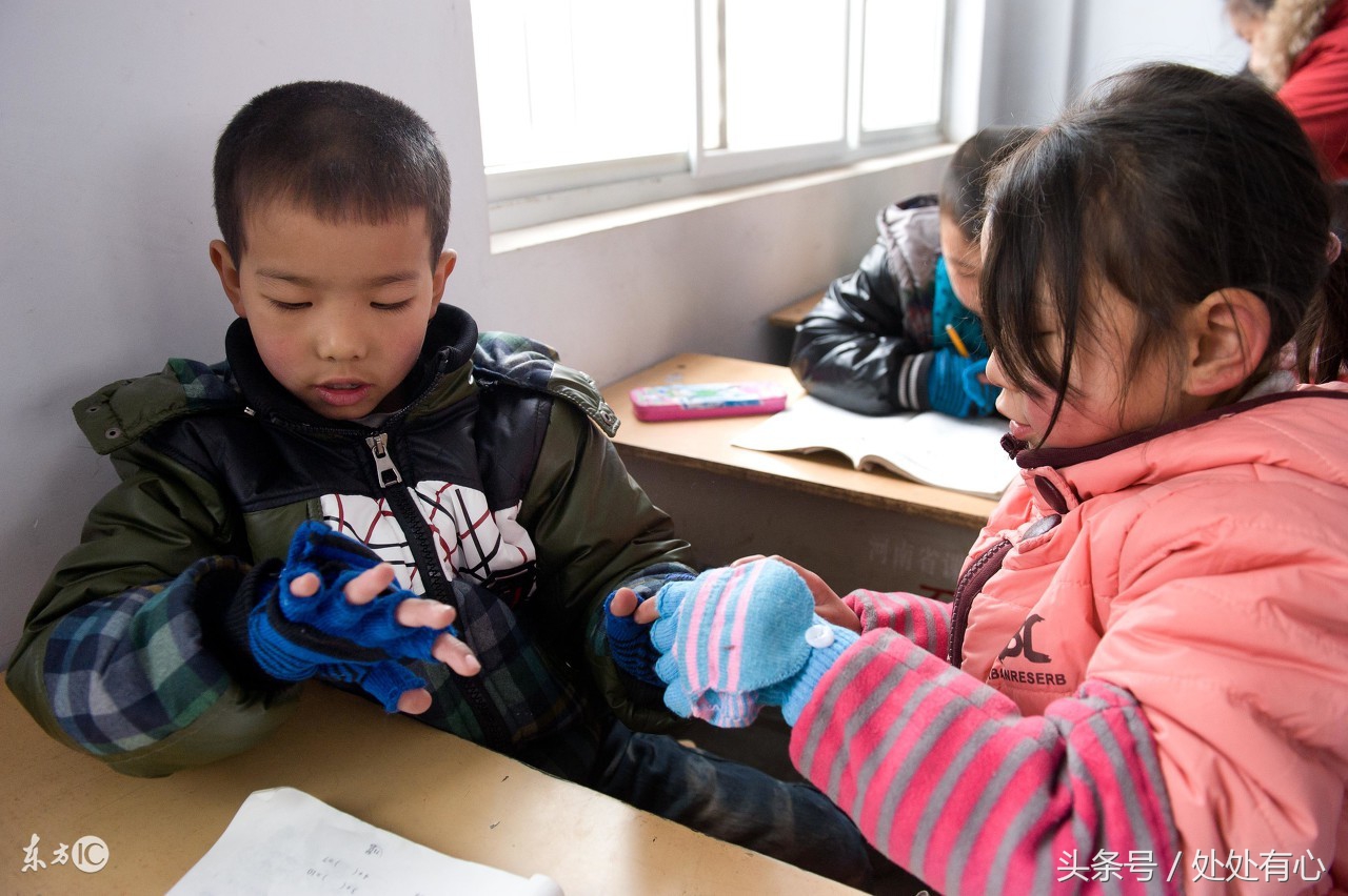 上课孩子和同桌打架怎么办,小学生在校老是打人怎样教