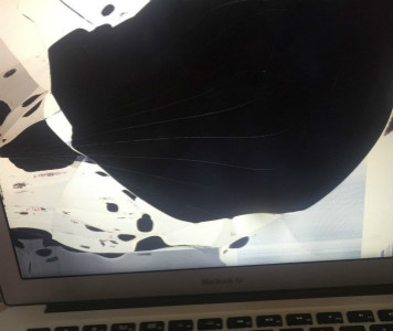 macbookair屏幕碎了一个角,macbook屏幕无缘无故碎了