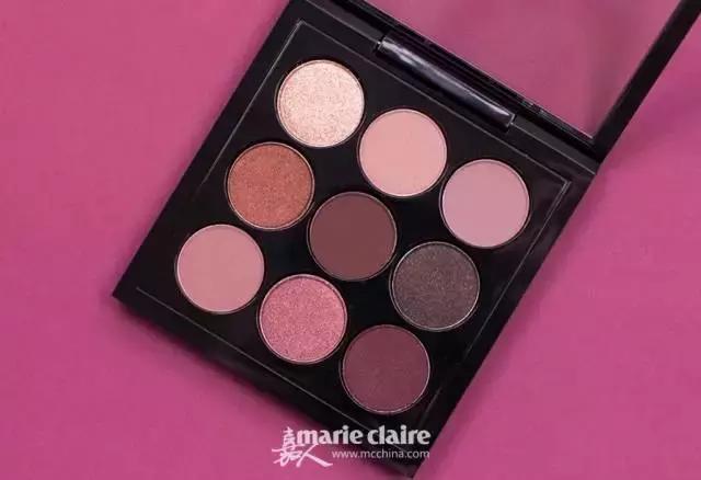 就用30块钱狂收当季爆款彩妆,“带货”女王们的梳妆台超魔性!