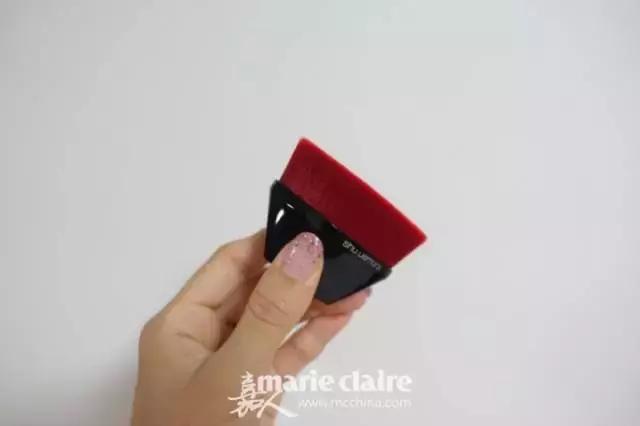 就用30块钱狂收当季爆款彩妆,“带货”女王们的梳妆台超魔性!