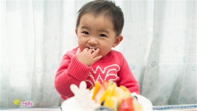 眼睛下面浮肿是什么原因引起的,脸部眼睛浮肿是什么原因引起的