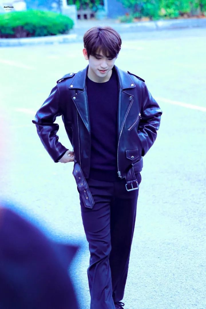 允儿穿搭,允儿短发冬季私服穿搭