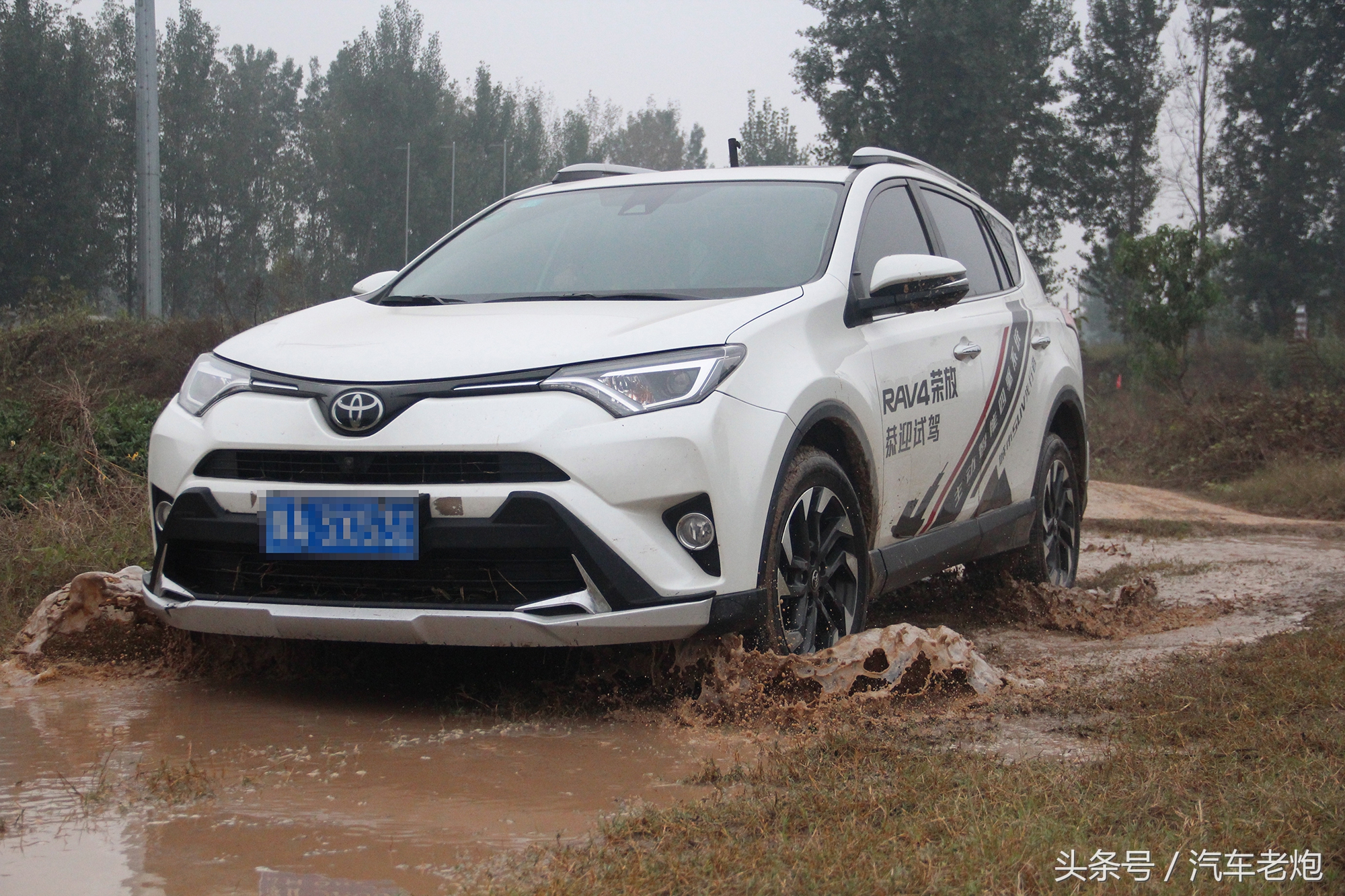2016款丰田rav4荣放四驱测试,能越野的丰田rav4荣放2023款