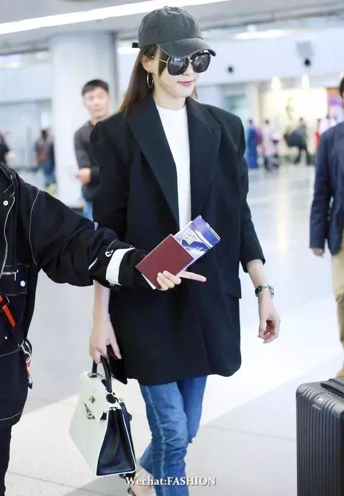 刘诗诗唐嫣甜蜜日常,一入秋便是深秋