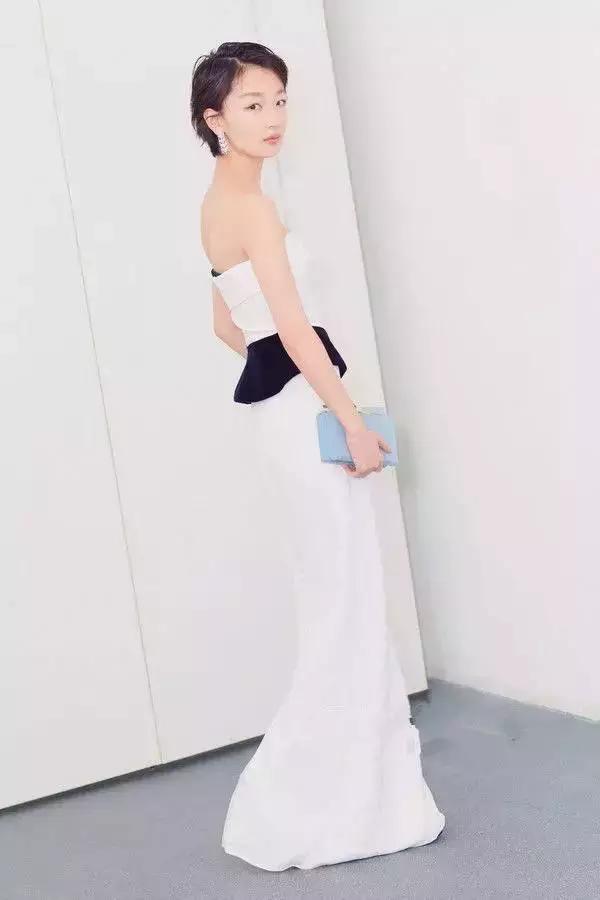 周冬雨burberry最新照片,burberry全球形象大使