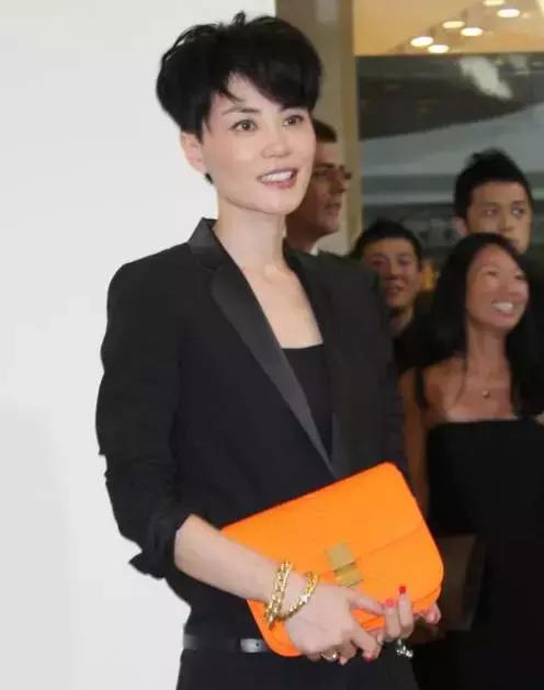 配货加限购，你有钱也买不到Celinebox了~