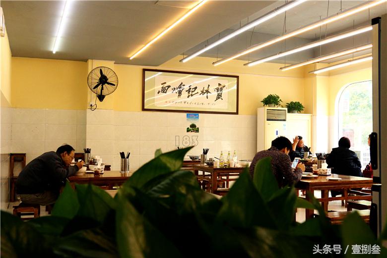 这么偏僻的位置开烩面馆，刚开俩月想吃就要排队，啥情况
