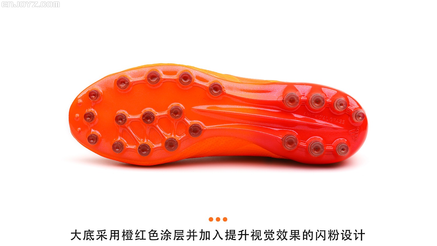 让冬日球场重新升温的秘诀就是这款足球鞋！