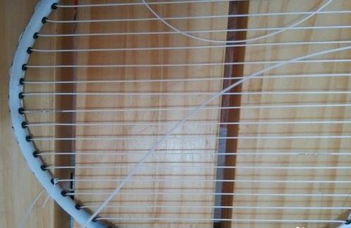 羽毛球穿线如何辨别穿线好坏,羽毛球拍穿线教程全过程