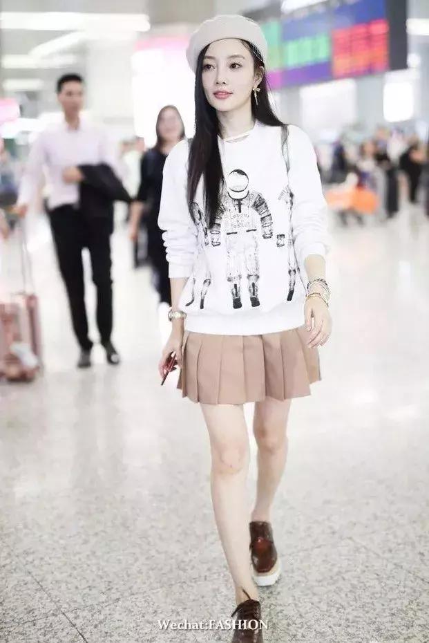 刘诗诗唐嫣甜蜜日常,一入秋便是深秋