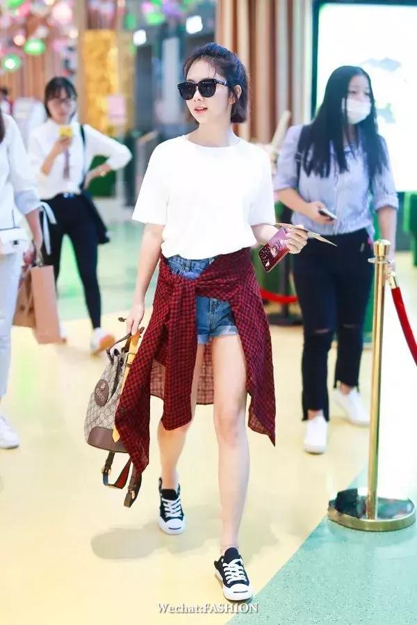 刘诗诗唐嫣甜蜜日常,一入秋便是深秋