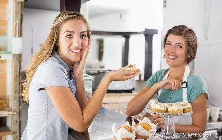 天啦噜！从夫妻店到1400多家店，日本最大的咖喱连锁店，秘诀……