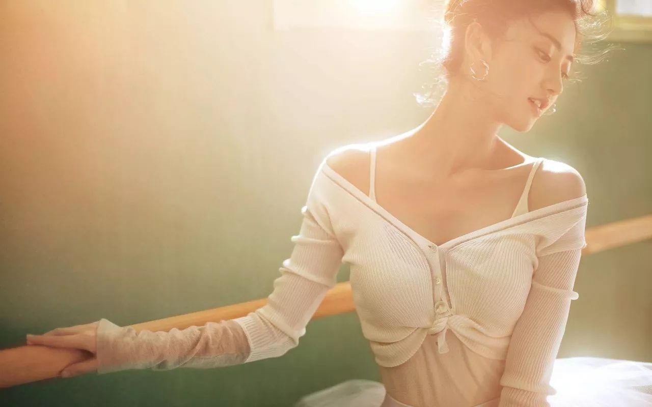 她和成龙、张涵予、刘德华飙戏，只因背后有王思聪也惹不起的人？