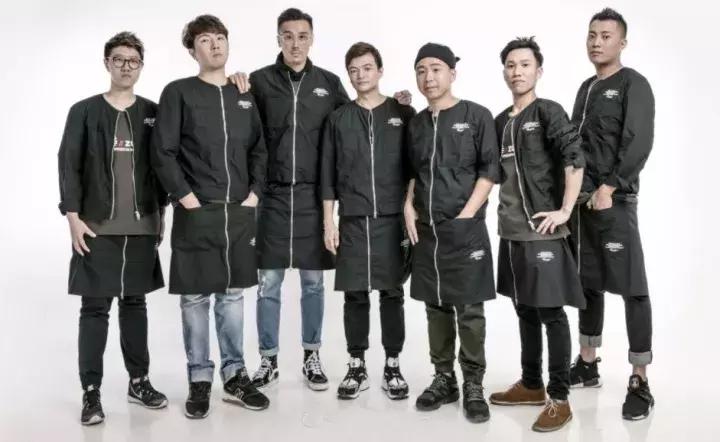 糟！进了上海一家拉面店，员工竟然比我更时髦