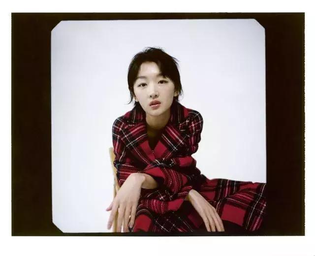 周冬雨burberry最新照片,burberry全球形象大使