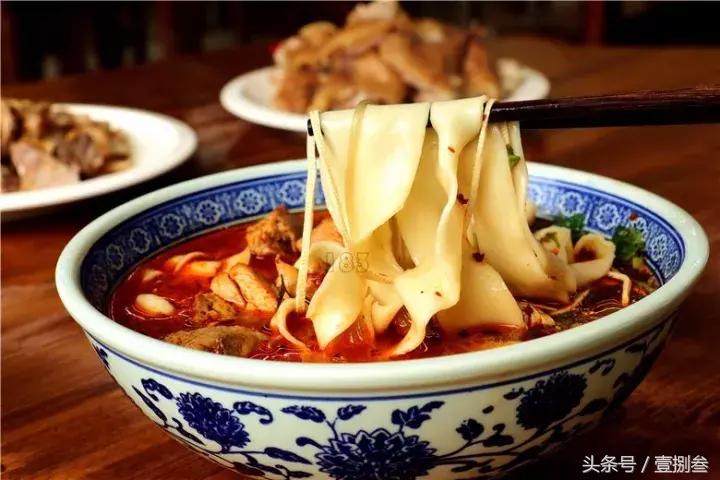 这么偏僻的位置开烩面馆，刚开俩月想吃就要排队，啥情况