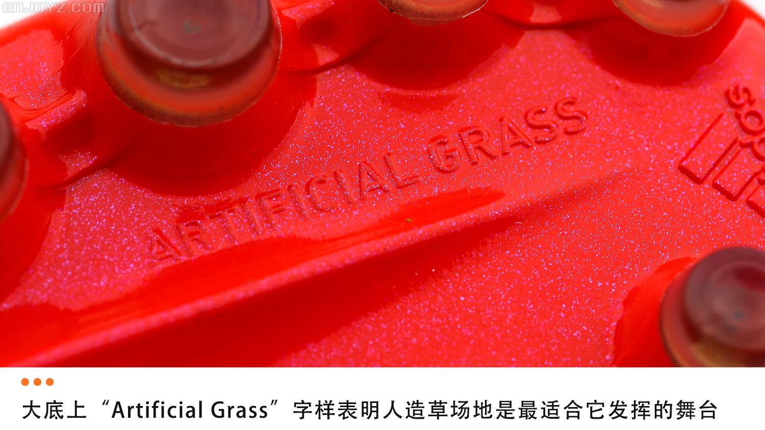 让冬日球场重新升温的秘诀就是这款足球鞋！