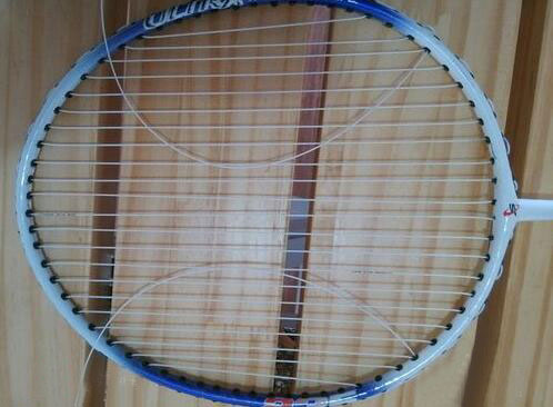 羽毛球穿线如何辨别穿线好坏,羽毛球拍穿线教程全过程