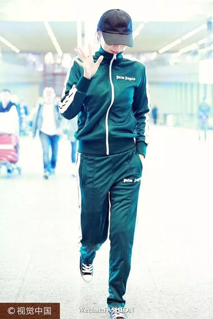 刘诗诗唐嫣甜蜜日常,一入秋便是深秋