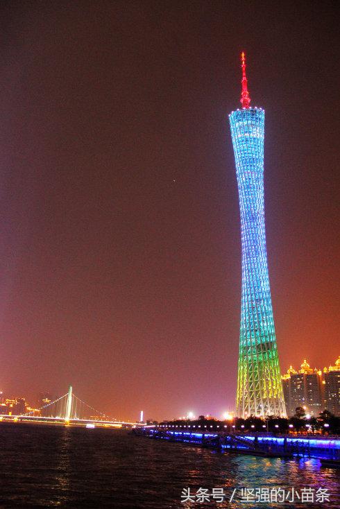 小蛮腰附近珠江夜游,广州珠江夜游坐轮船看小蛮腰