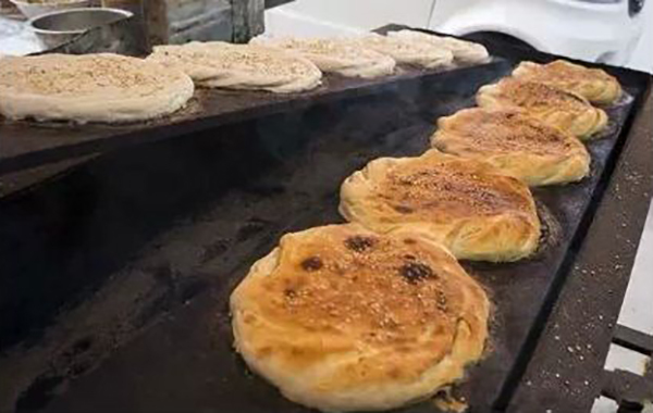 大叔卖早点月入2万,农村大爷卖早点20年赚多少钱