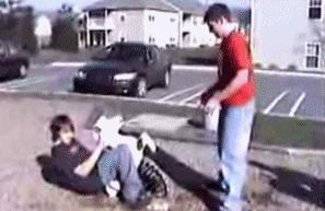 学校组织学生第二天穿父母工作服来上课，小明真太屌丝了