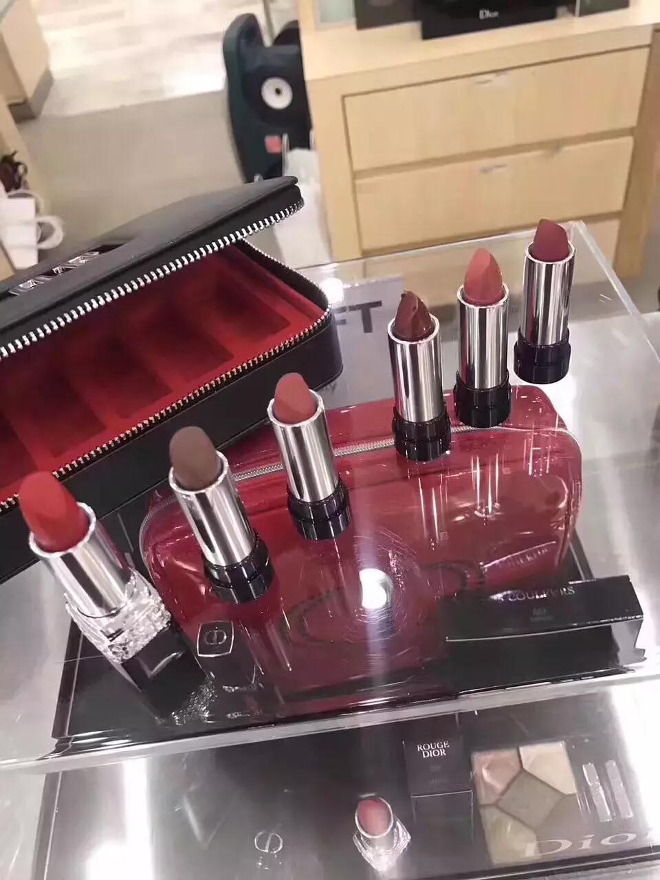 圣诞盲盒dior好还是ysl好 (ysl 圣诞圆管口红80)