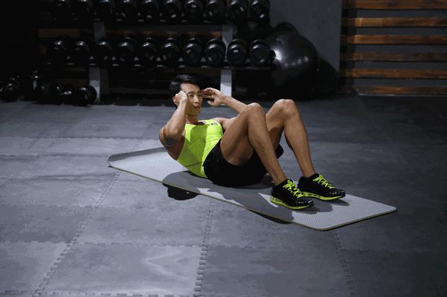 躺着练马甲线最有效的三个动作,马甲线怎么练避开误区成为小腰精