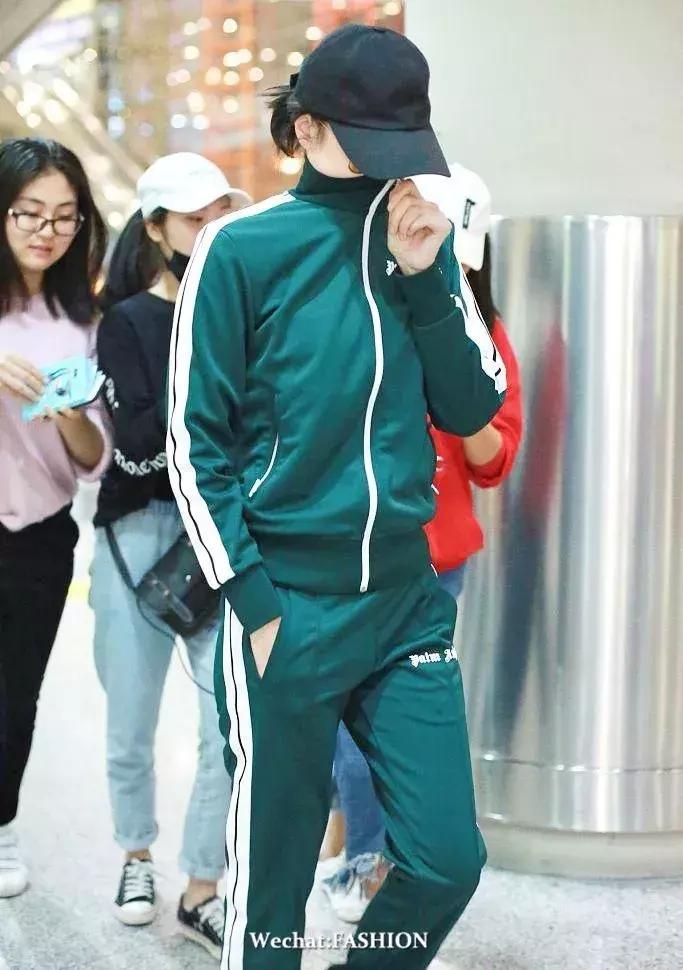 刘诗诗唐嫣甜蜜日常,一入秋便是深秋